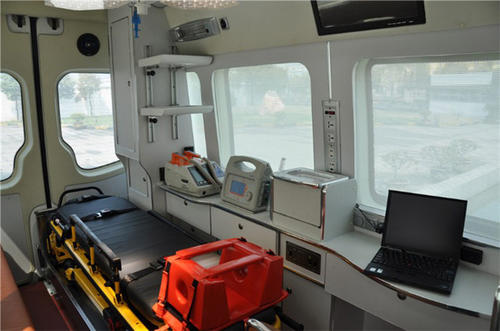 海晏县救护车内部